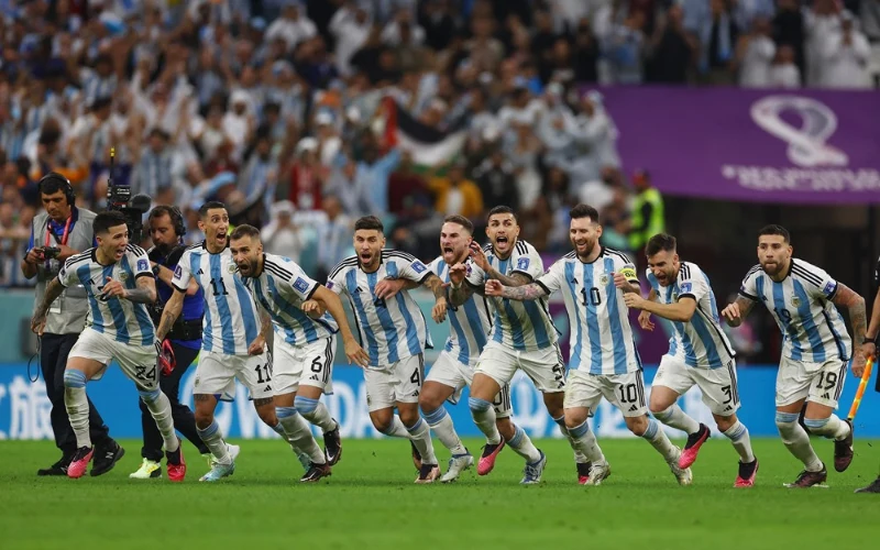 Argentina ăn mừng sau chiến thắng tuyển Pháp